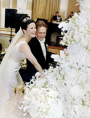 Šťastný herecký pár Katherine Zeta-Jonesová a Michael Douglas.