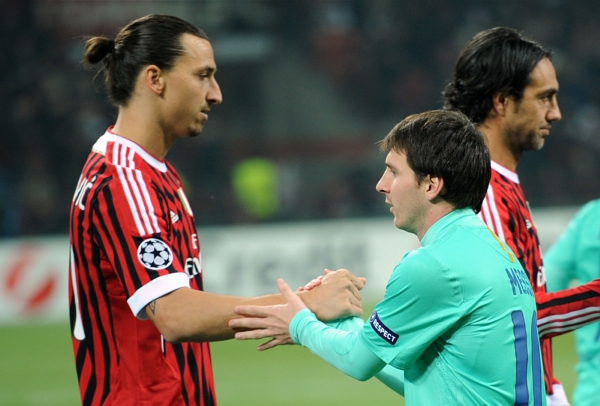 Útočník AC Milan Zlatan Ibrahimovič (vlevo) a barcelonský Lionel Messi.