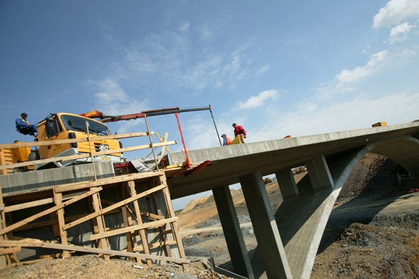 Vláda ve středu schválila změny, které mají zjednodušit a zlevnit vyvlastňování například při výstavbě dopravní infrastruktury (ilustrační foto).