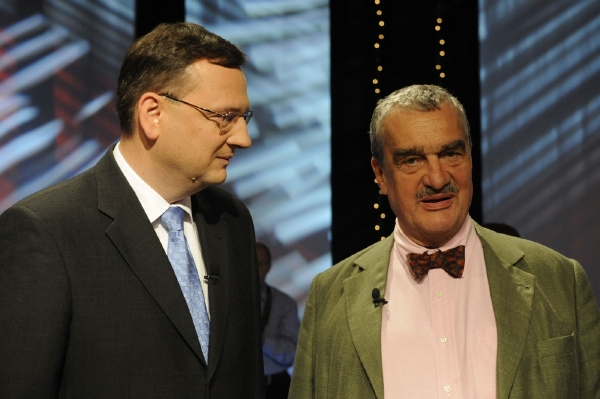 Petr Nečas (vlevo) a Karel Schwarzenberg (vpravo). Petr Nečas (vlevo) a Karel Schwarzenberg (vpravo).