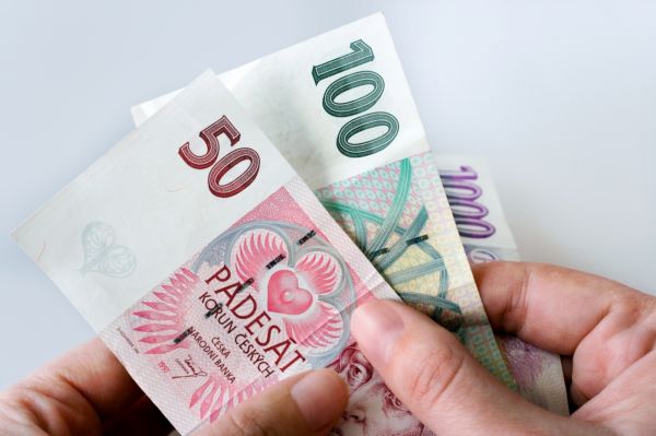 Neplatné padesátikorunové bankovky budou od dubna až do konce března 2017 vyměňovat už pouze pobočky České národní banky v sedmi městech ČR.