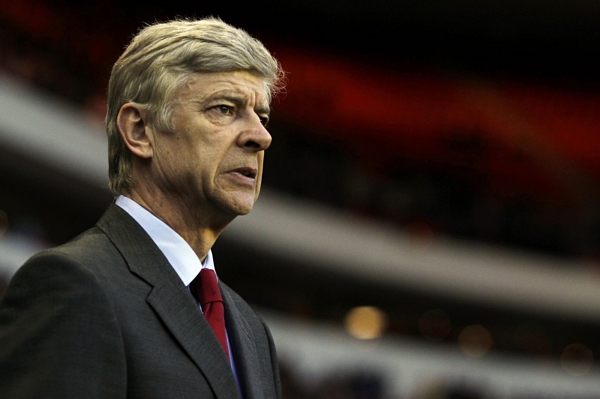 Trenér fotbalistů Arsenalu Arséne Wenger nesmí tři zápasy na lavičku.