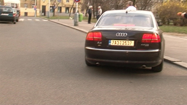 Auto, které vezlo Janouška.