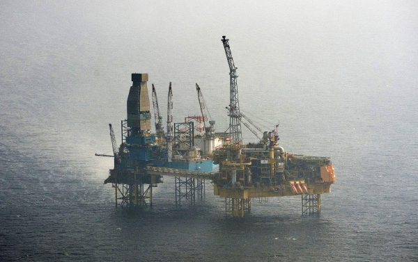 Firma kvůli nebezpečnému úniku plynu z podmořského vrtu evakuovala v pondělí 238 pracovníků. 