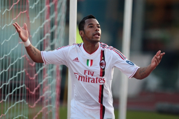Brazilec Robinho byl jediným střelcem AC Milán. Brazilec Robinho byl jediným střelcem AC Milán.