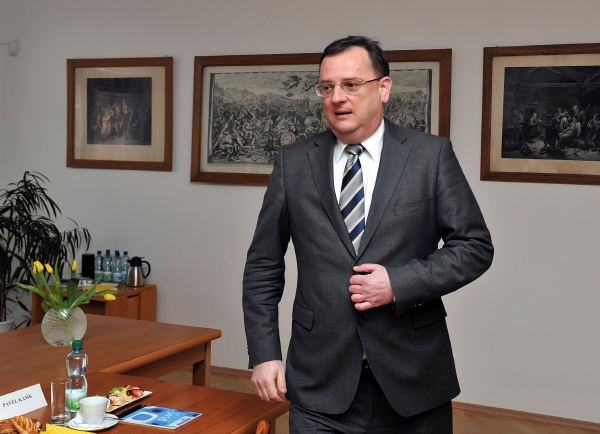 Premiér Petr Nečas pochválil šéfa Bezpečnostní a informační služby Jiřího Langa.