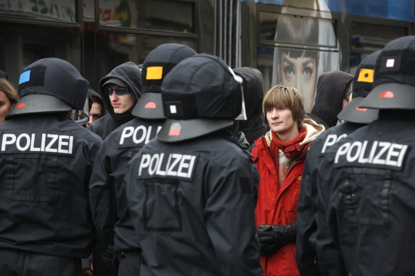Policisté zatkli 465 osob (ilustrační foto).