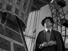 Průměrného spisovatele Hollyho Martinse hraje Joseph Cotten.