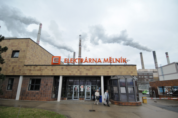 Vchod do elektrárny v Mělníku.