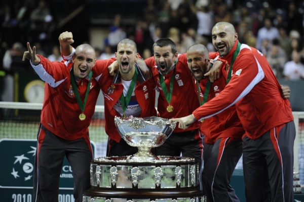 Srbští tenisté po vítězství v Davis Cupu v roce 2010.