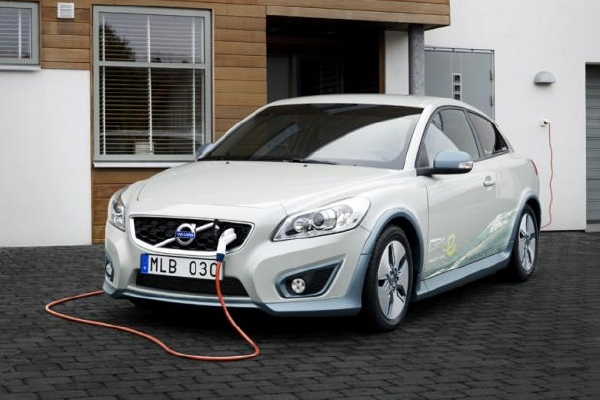 Elektromobil Volvo C30 si dovede poradit i ve velkém mrazu.