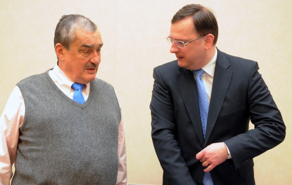 Ministr zahraničí Karel Schwarzenberg a premiér Petr Nečas. Ministr zahraničí Karel Schwarzenberg a premiér Petr Nečas.