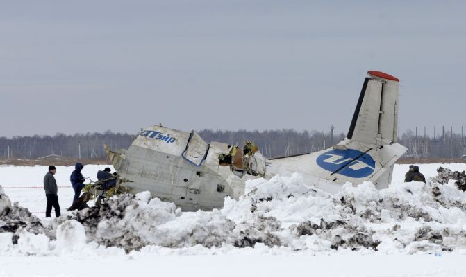 Dunění, třesk, temnota - tak vzpomínají přeživší cestující z letounu ATR-72 na pondělní katastrofu u Ťumeně.
