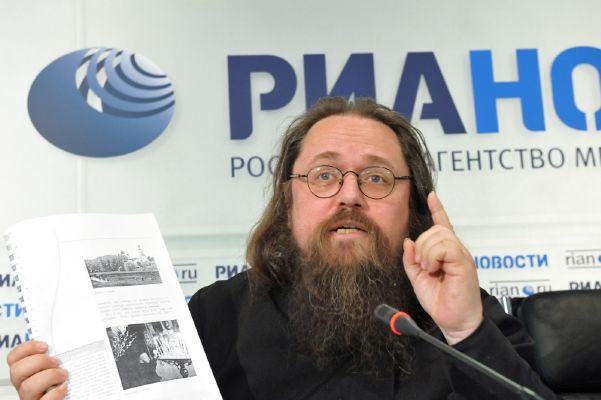Hlavní petrohradský diakon Andrej Kurajev.