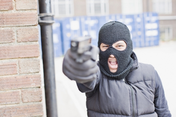 Lupiči postřelili muže a vběhli do cesty policistům (ilustrační foto). Lupiči postřelili muže a vběhli do cesty policistům (ilustrační foto).