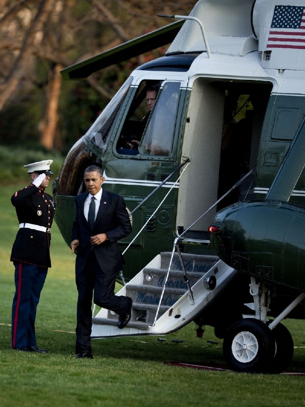 Mimo válčení v zámoří a ostrahy amerických ambasád má námořní pěchota USA na starosti i prezidentský vrtulník Marine One. Mimo válčení v zámoří a ostrahy amerických ambasád má námořní pěchota USA na starosti i prezidentský vrtulník Marine One.