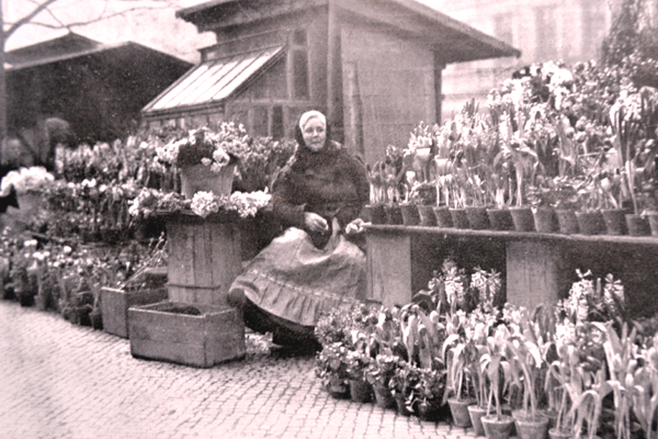 Pražská květinářka o Velikonocích 1912.