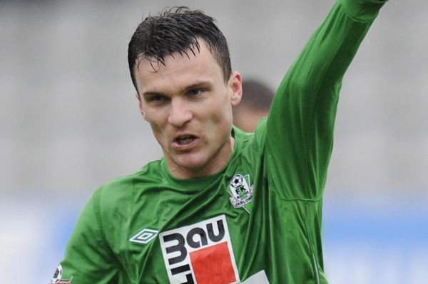 Za Jablonec se dvakrát trefil David Lafata, který dal už 23 gólů v sezoně, čímž stanovil nový rekord české ligy.