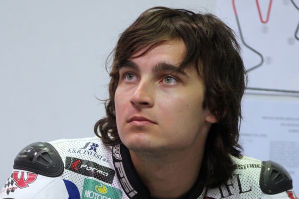 Motocyklista Karel Abraham odstartuje do úvodní Grand Prix sezony ze čtvrté řady. 