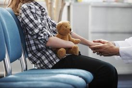 Podpora rodiny je důležitá nejen pro malé pacienty. Nemocnice vycházejí vstříc i dospělým.