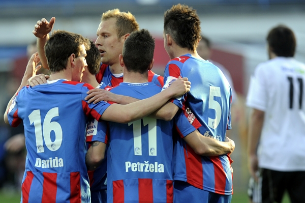 Gólová radost fotbalistů Viktorie Plzně. 
