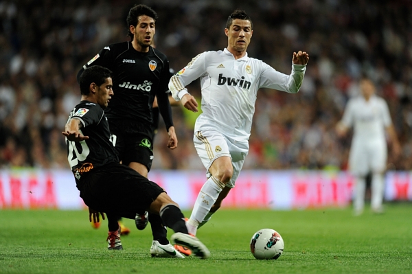 V utkání se neprosadil ani hvězdný Christiano Ronaldo (vpravo).