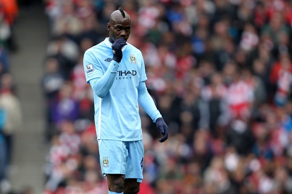 Mario Balotelli se po vyloučení veřejně omluvil.
