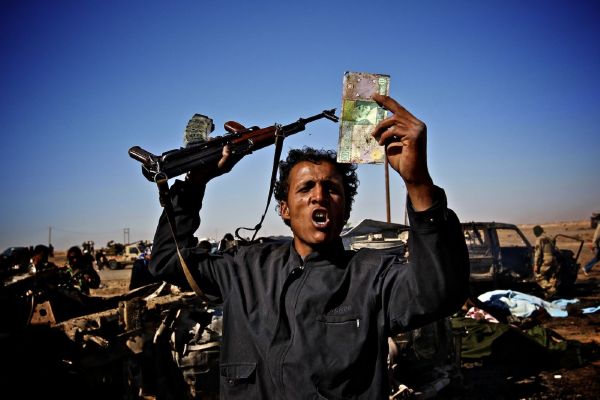 Libye zastavila vyplácení odměn lidem, kteří se zapojili do bojů během loňského konfliktu proti tehdejšímu libyjskému vůdci Muammaru Kaddáfímu (ilustrační foto).