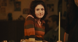 Martha Issová ve filmu Mamas & Papas.