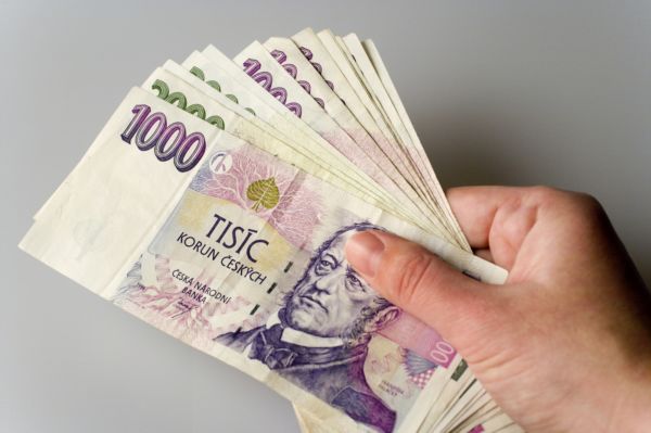 Na každého Čecha připadá dluh téměř 154 tisíc korun.