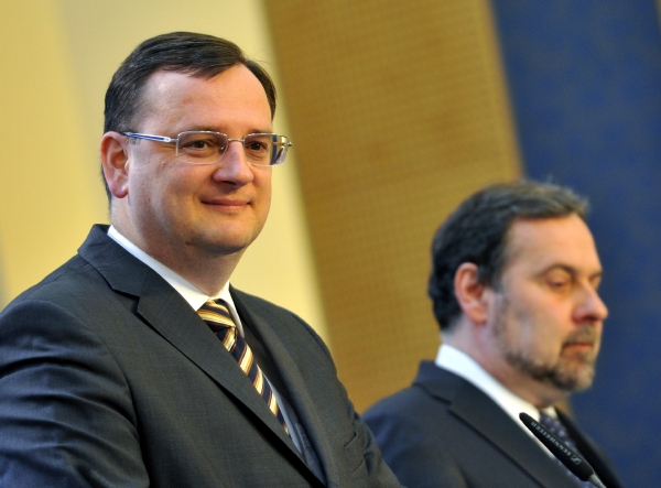 Premiér Petr Nečas a předseda VV Radek John.
