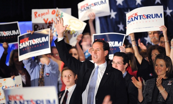 Rick Santorum vzdal boj o nominaci do podzimních prezidentských voleb za republikány.