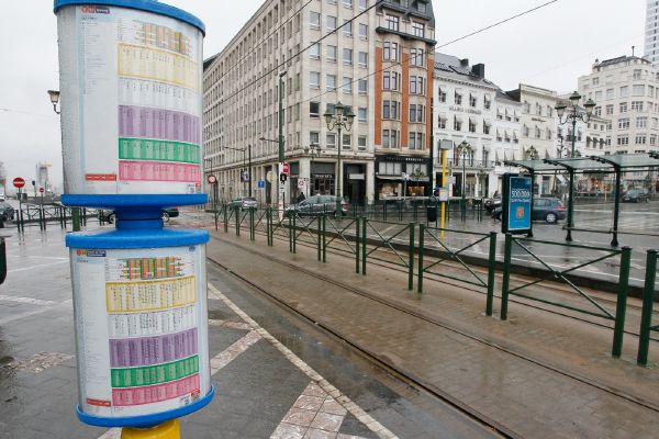 Stále velmi silně omezená je tramvajová a autobusová doprava.