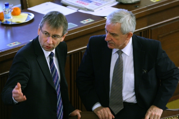Převezme ministr práce a sociálních věcí Jaromír Drábek (vlevo) zdravotnictví Leoše Hegera?