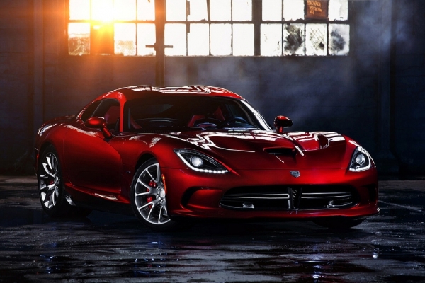 Supersportovní SRT Viper.