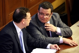 Ministr obrany Alexandr Vondra (ODS) na snímku s premiérem Petrem Nečasem (ODS) (ilustrační foto).