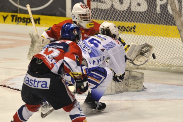 Extraligové finalisty Pardubice a Brno čeká dnes večer třetí zápas.