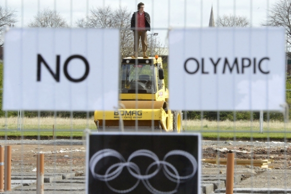 Blížící se olympiádu v Londýně doprovázejí i protesty. Blížící se olympiádu v Londýně doprovázejí i protesty.