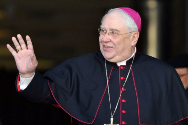 Italský kardinál Domenico Calcagno.
