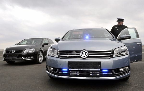 Nové policejní vozy značky Volkswagen Passat.
