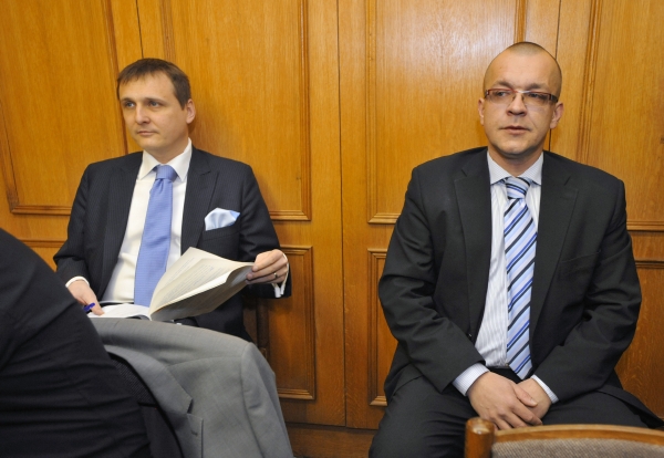 Sme se k celému případu vyjádřil velmi negativně. Na snímku Vít Bárta (vlevo) a Jaroslav Škárka. Sme se k celému případu vyjádřil velmi negativně. Na snímku Vít Bárta (vlevo) a Jaroslav Škárka.