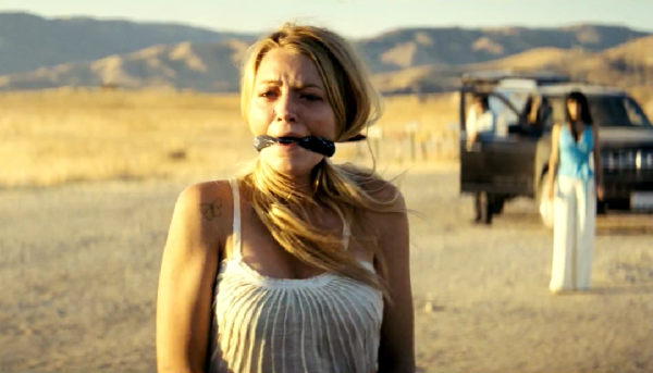 Stoneův thriller Savages bude mít premiéru v červenci.