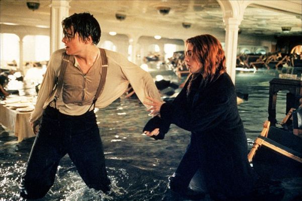 Film Titanic už vydělal dvě miliardy dolarů.