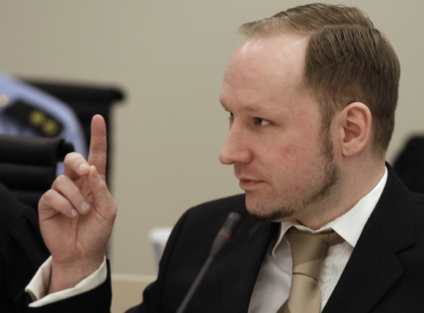 Anders Breivik u soudu.
