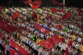 Severokorejci uctili sté výročí narození Kim Ir-Sena.
