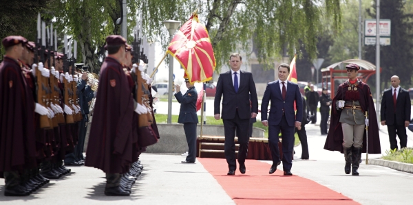 V Skopji byl během násilností na oficiální návštěvě předseda české vlády Petr Nečas.