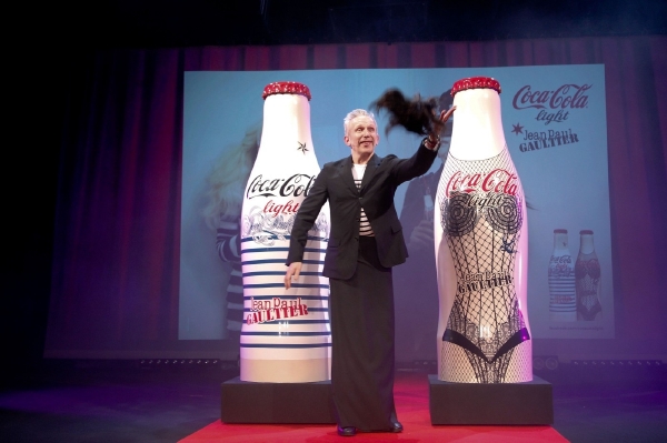 Extravagantní lahve od extravagantního návrháře.