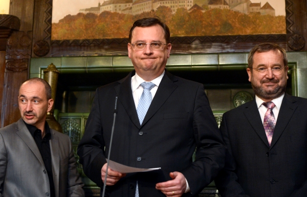 Premiér a šéf ODS Petr Nečas, ministr průmyslu a obchodu Martin Kuba (vlevo) a šéf senátního klubu ODS Richard Svoboda (vpravo) na brífinku po zasedání grémia ODS. Premiér a šéf ODS Petr Nečas, ministr průmyslu a obchodu Martin Kuba (vlevo) a šéf senátního klubu ODS Richard Svoboda (vpravo) na brífinku po zasedání grémia ODS.