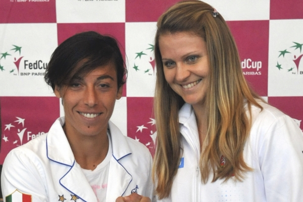 Francesca Schiavoneové (vlevo) s Lucií Šafářovou po pátečním losu.