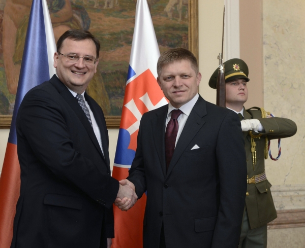 Petr Nečas (vlevo) a Robert Fico.